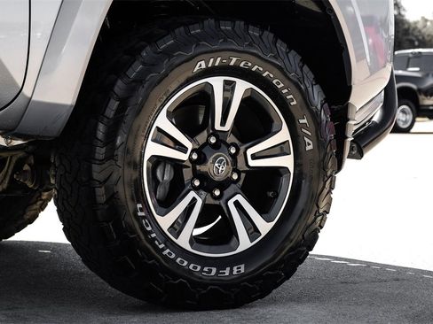 Used 2016 Toyota Tacoma TRD Sport w/ Towing Package image 54