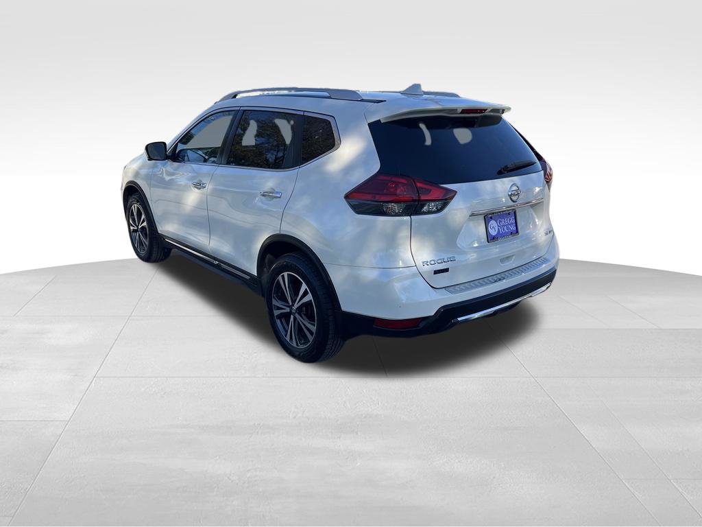 Used 2017 Nissan Rogue SL w/ SL Premium Package AWD/4WD image 4