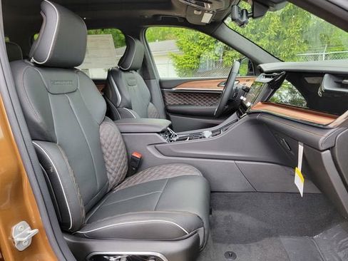New 2026 Jeep Grand Cherokee L Summit AWD/4WD image 24