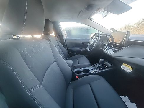 Used 2025 Toyota Corolla LE FWD image 4