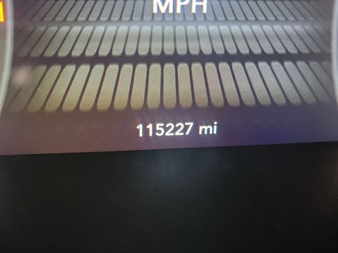 Used 2016 Dodge Challenger SXT image 19