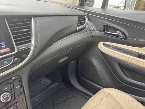 Used 2019 Buick Encore Essence FWD image 18