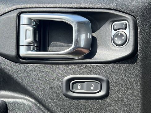 New 2025 Jeep Gladiator Mojave w/ Convenience Group image 17