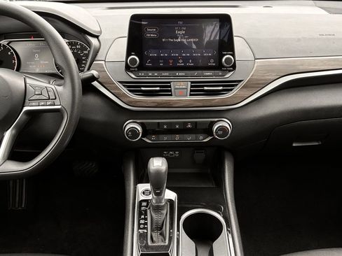 Used 2024 Nissan Altima 2.5 SV image 19