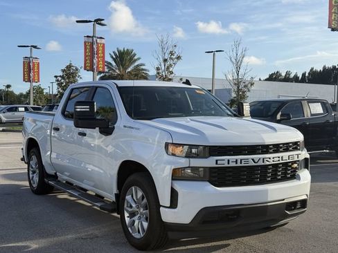 Used 2020 Chevrolet Silverado 1500 Custom w/ Custom Max Trailering Package AWD/4WD image 4