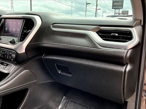 Used 2021 GMC Acadia SLT w/ Elevation Edition image 18