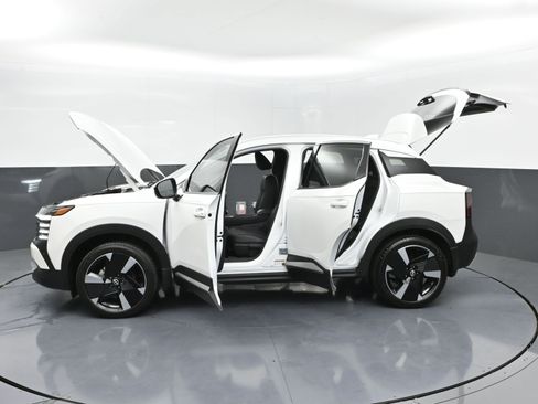 Used 2025 Nissan Kicks SR image 47
