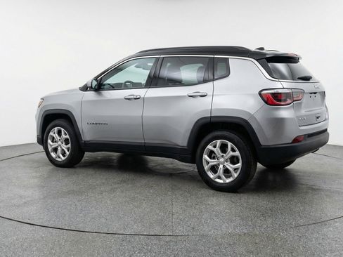 Used 2025 Jeep Compass Latitude image 6