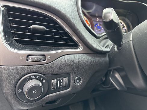 Used 2021 Jeep Cherokee Limited image 10