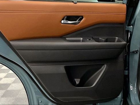 New 2026 Nissan Pathfinder Platinum image 35