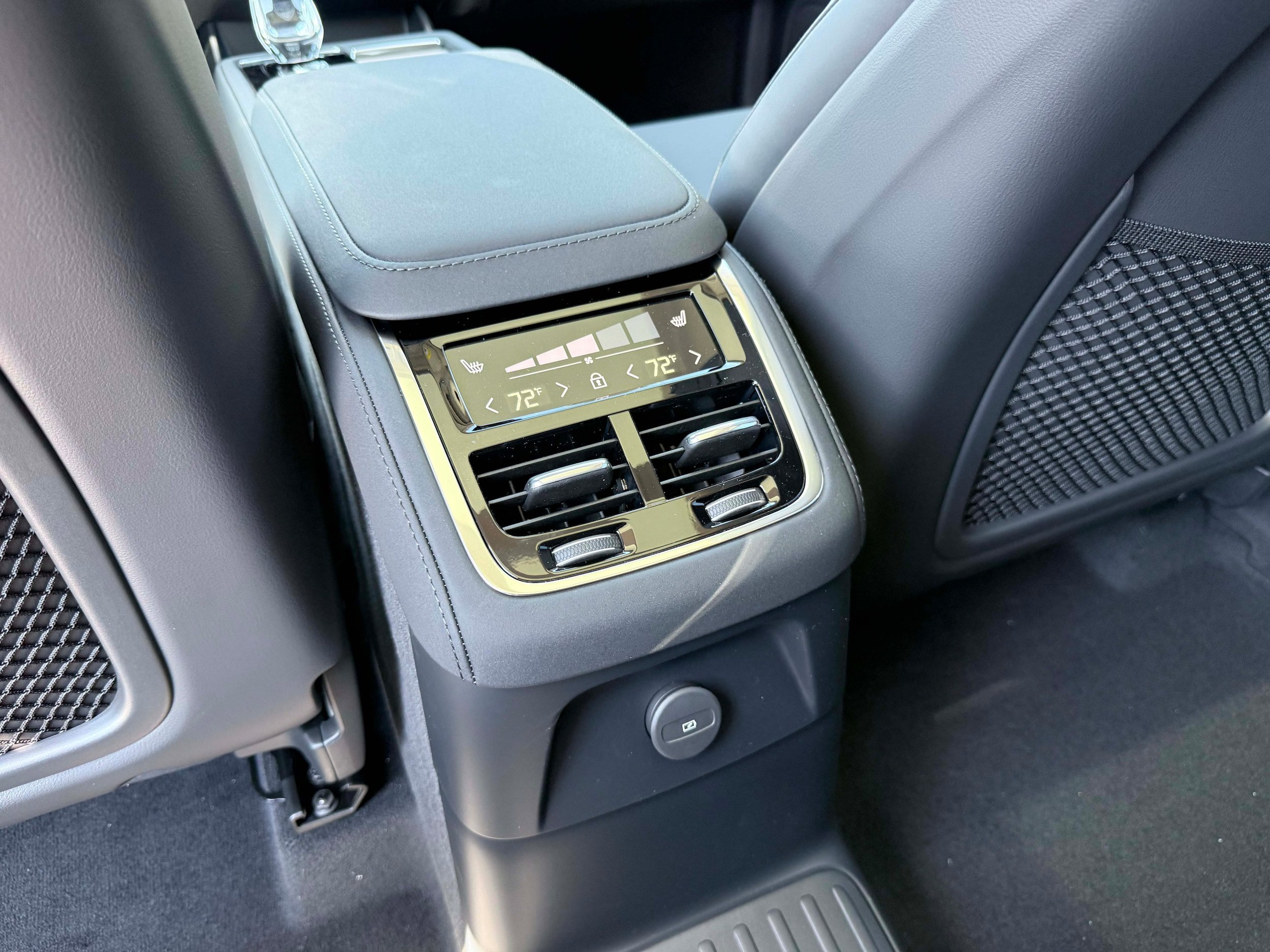 New 2026 Volvo XC90 T8 Plus AWD/4WD image 18