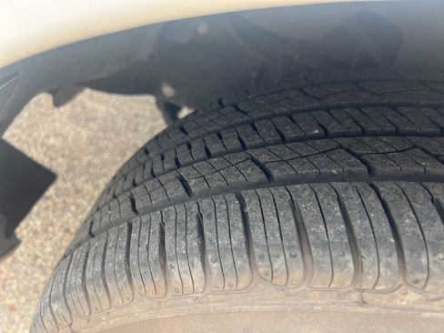 Used 2000 Lincoln Town Car Executive RWD image 12