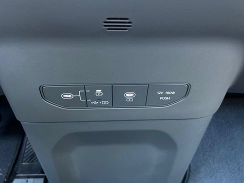 Used 2024 Kia EV9 Light Long Range RWD image 16