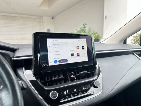 Used 2025 Toyota Corolla LE image 21