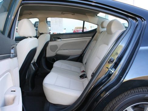 Used 2017 Hyundai Elantra SE image 20