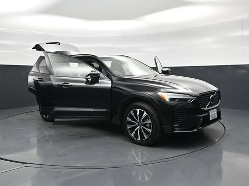 Used 2025 Volvo XC60 B5 Plus AWD/4WD image 34
