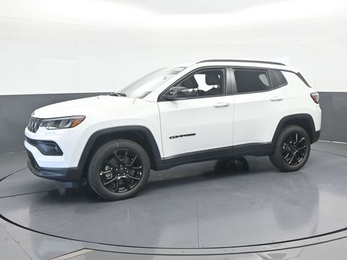 New 2026 Jeep Compass Latitude image 2
