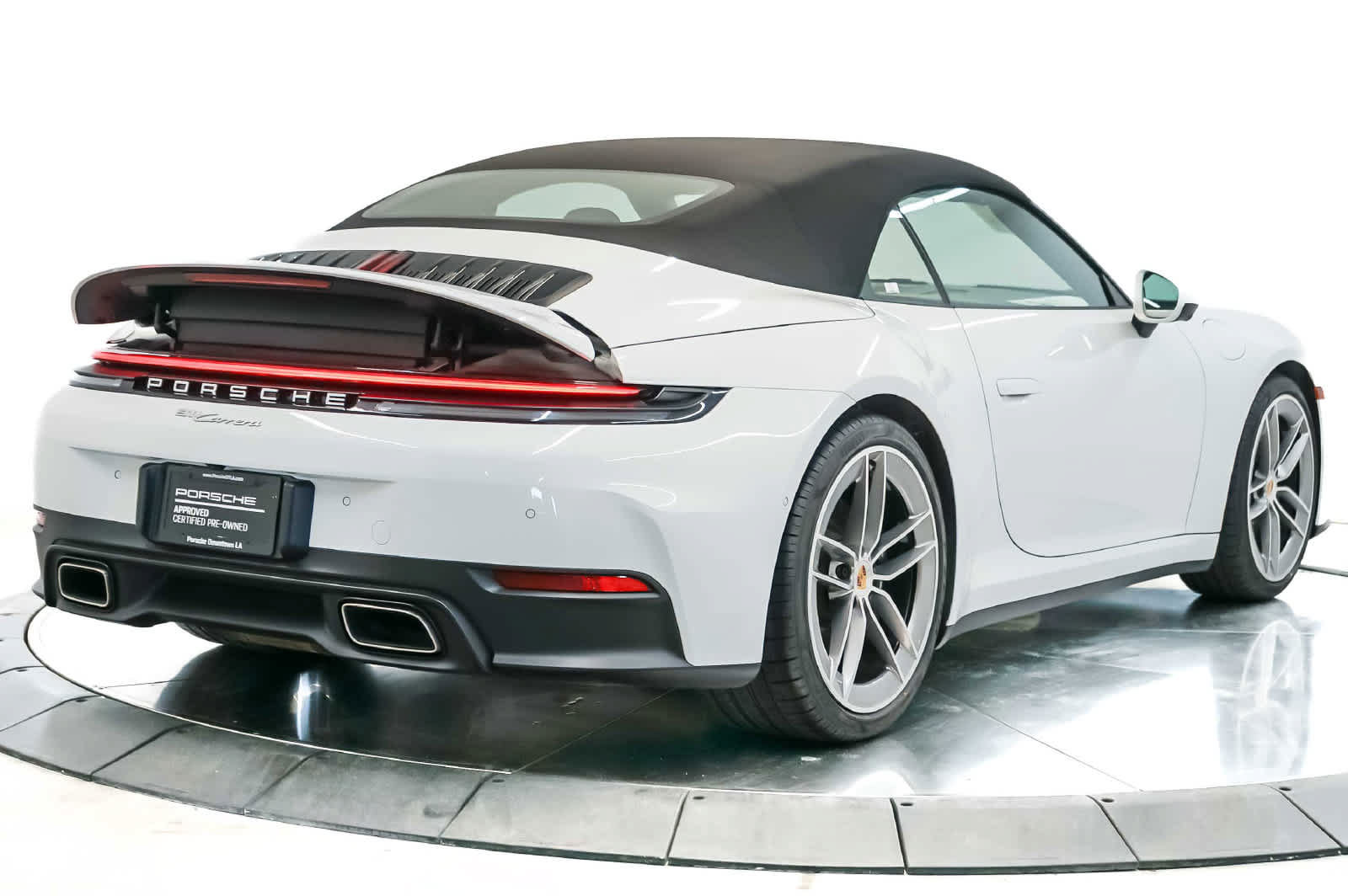 Certified 2025 Porsche 911 Carrera RWD image 9