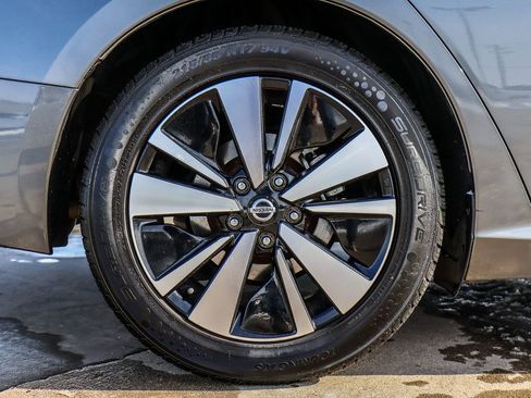 Used 2022 Nissan Altima 2.5 SV FWD image 9