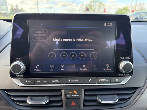 Used 2024 Nissan Altima 2.5 SV FWD image 24