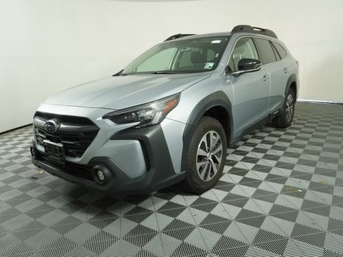 Used 2025 Subaru Outback Premium AWD/4WD image 3