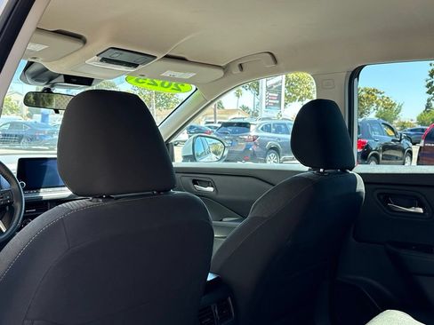 Used 2025 Nissan Rogue SV FWD image 16