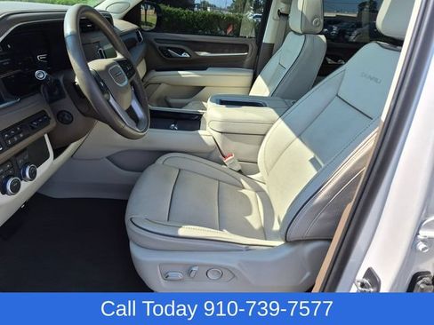 Used 2023 GMC Yukon XL Denali AWD/4WD image 16
