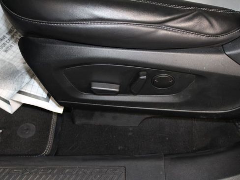 Used 2022 Ford Explorer XLT w/ Equipment Group 202A image 24