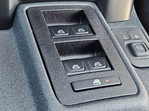 Used 2025 Ford Bronco Outer Banks w/ Sasquatch Package AWD/4WD image 25