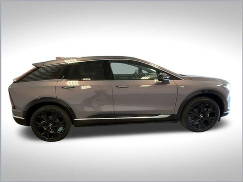 New 2025 Cadillac Optiq Luxury 1 w/ LPO, ONYX Package image 13