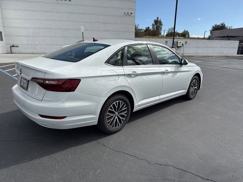 Used 2020 Volkswagen Jetta SE FWD image 3