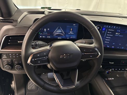 Used 2025 Chevrolet Suburban Z71 AWD/4WD image 19