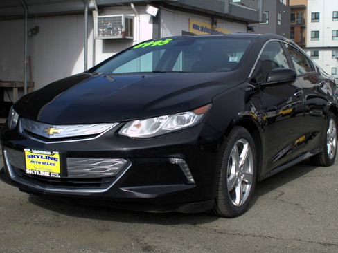 Used 2017 Chevrolet Volt LT w/ Comfort Package image 8