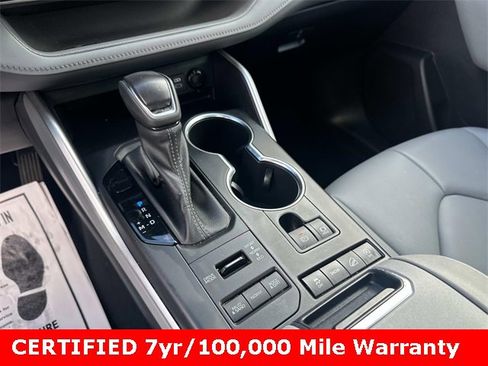Used 2022 Toyota Highlander XLE image 24