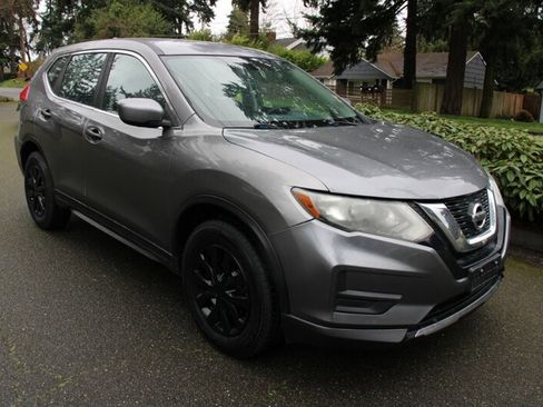 Used 2017 Nissan Rogue S image 2