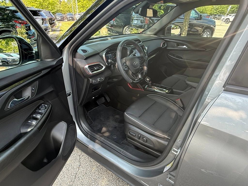 Used 2023 Chevrolet TrailBlazer RS w/ Convenience Package AWD/4WD image 12