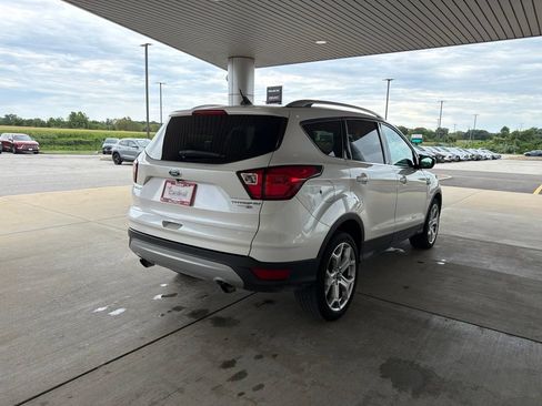 Used 2019 Ford Escape Titanium AWD/4WD image 4