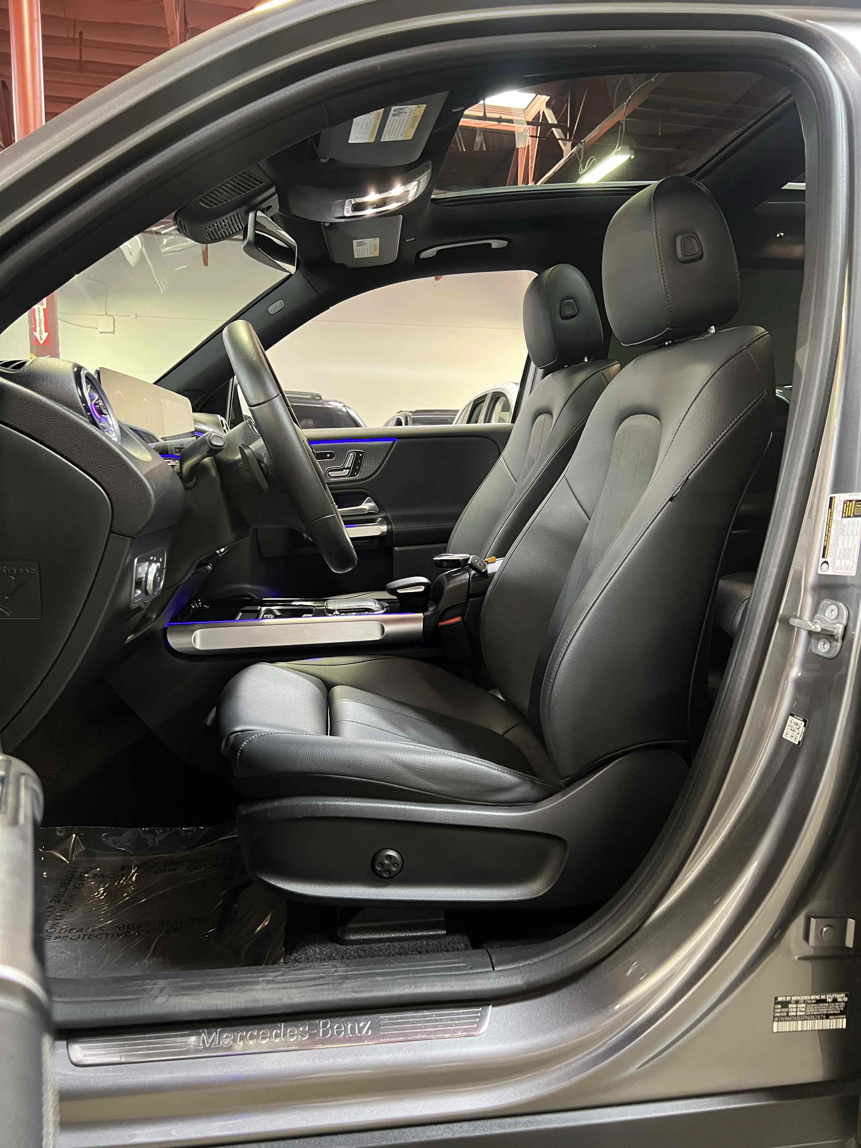 Used 2023 Mercedes-Benz EQB 300 4MATIC image 29