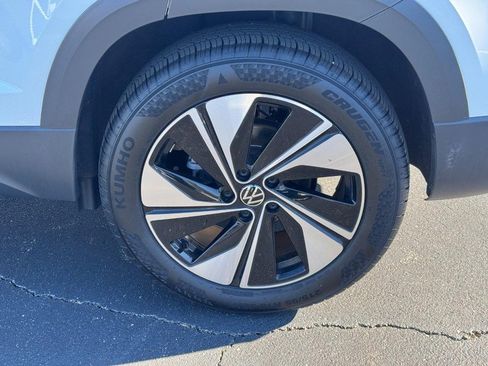 Used 2025 Volkswagen Taos SE image 7