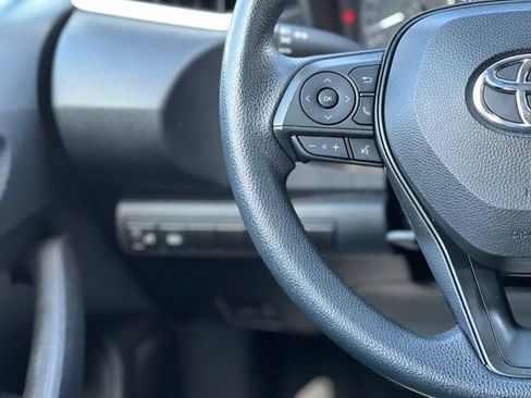 Used 2021 Toyota Corolla LE FWD image 31