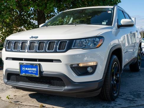 Used 2018 Jeep Compass Latitude w/ Cold Weather Group image 2