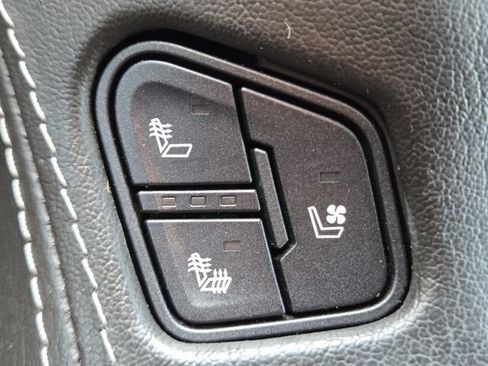 Used 2019 Chevrolet Suburban Premier AWD/4WD image 6