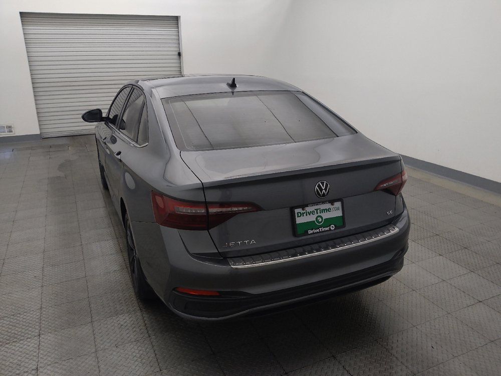 Used 2024 Volkswagen Jetta SE w/ Panoramic Sunroof Package FWD image 6