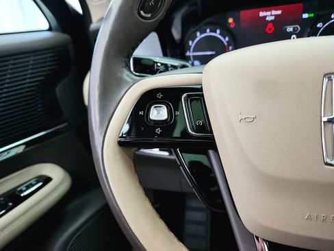 Used 2022 Lincoln Corsair AWD w/ Premium Package image 23