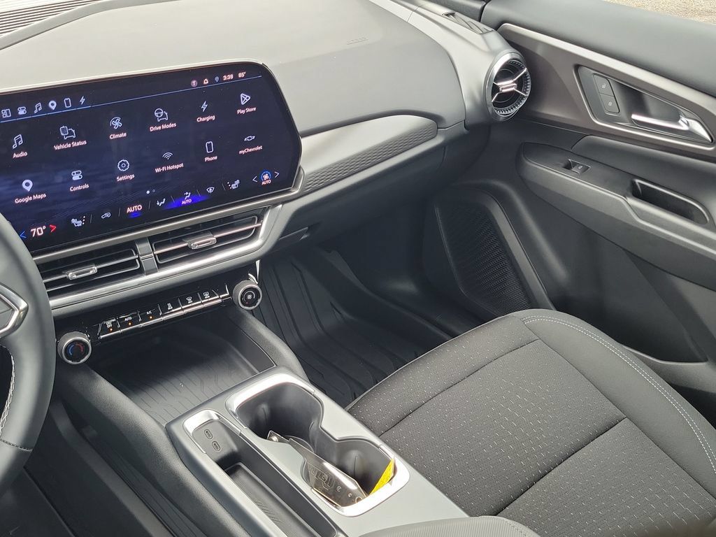 Used 2025 Chevrolet Equinox EV LT w/ Comfort Package FWD image 32
