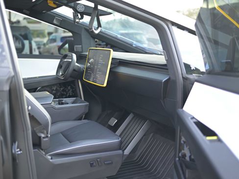 Used 2024 Tesla Cybertruck AWD Crew Cab image 13