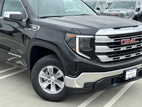 Used 2026 GMC Sierra 1500 SLE image 3