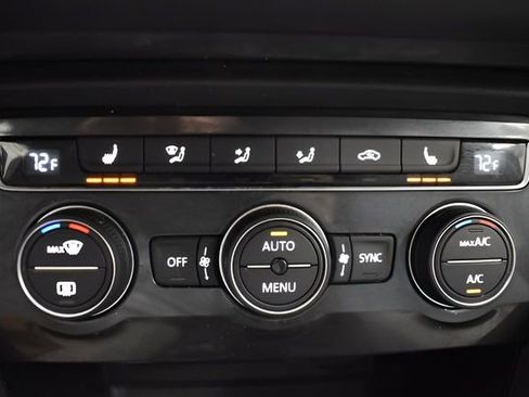 Used 2018 Volkswagen Tiguan SE w/ 3rd Row Seat Package AWD/4WD image 27
