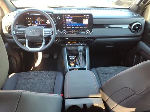 Used 2025 Chevrolet Colorado Z71 w/ Technology Package image 25