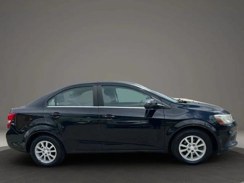 Used 2017 Chevrolet Sonic LT w/ Convenience Package FWD image 4